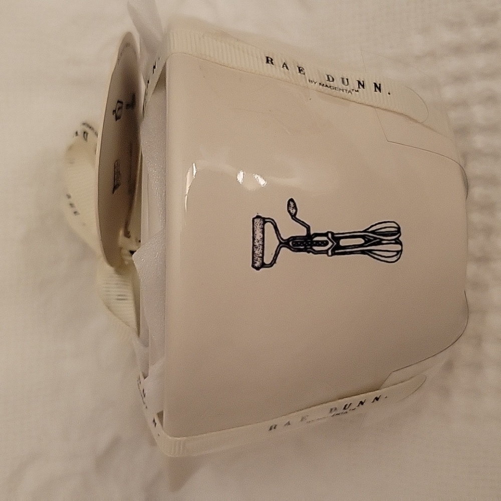 Rae Dunn By Magenta, set of 4 Measuring Cups Retro Inspired NWT